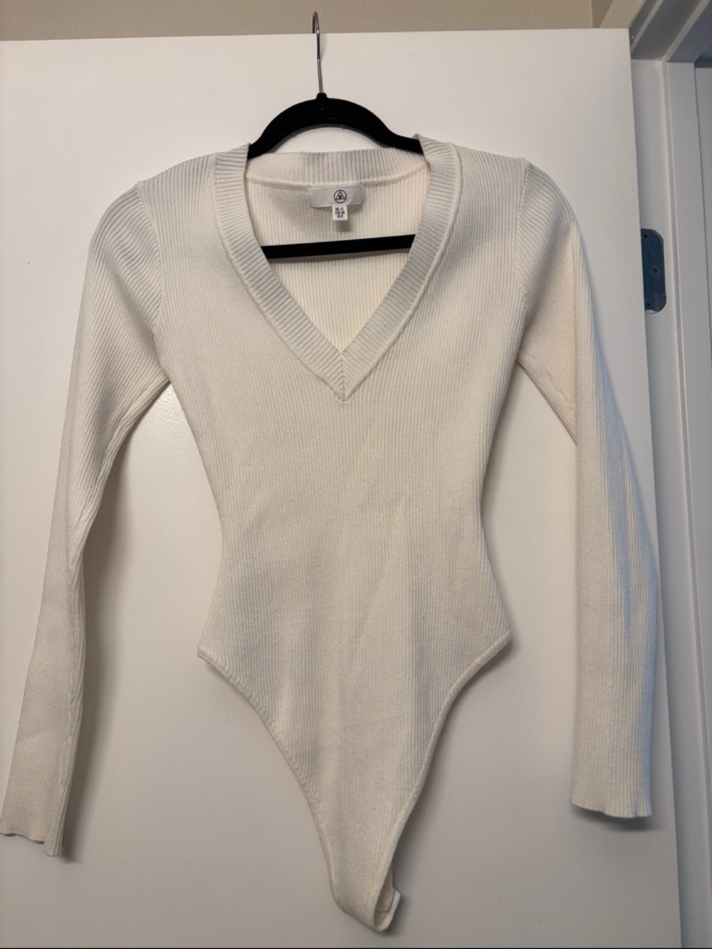 MISSGUIDED V-Neck Long Sleeve Ribbed Bodysuit - White